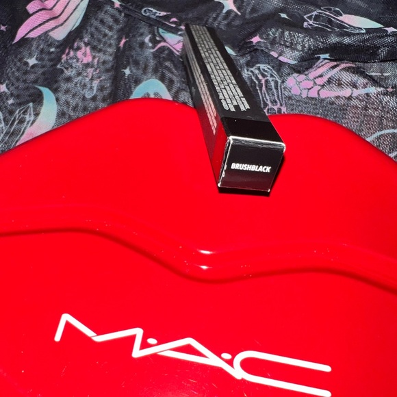 MAC: Brushstroke Liner Black - Picture 2 of 2
